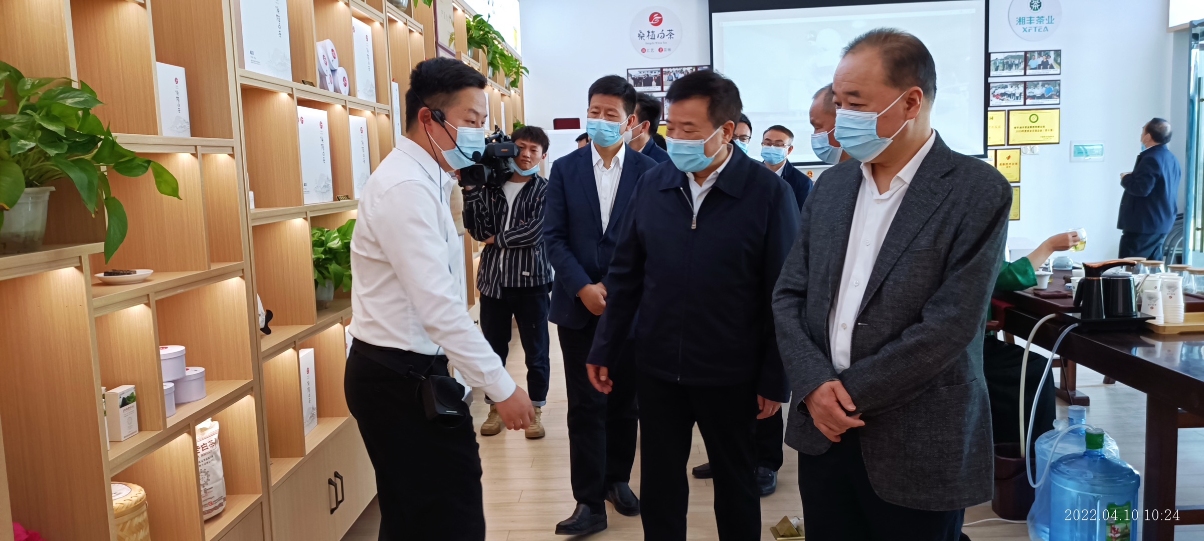 湖南省副省長(zhǎng)陳飛帶隊(duì)考察調(diào)研湘豐桑植白茶公司