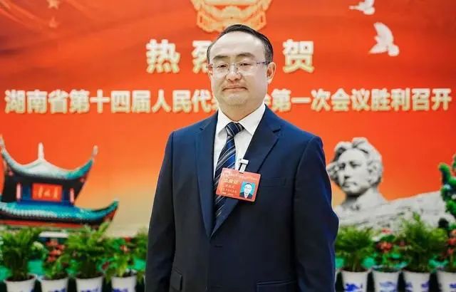 張家界市桑植縣委副書記、縣長梁高武：“喊”回10萬老鄉(xiāng)，和大家一塊過年